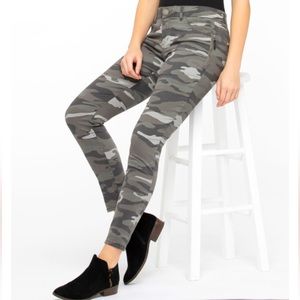 NWT Democracy “Ab”solution camouflage jeggings